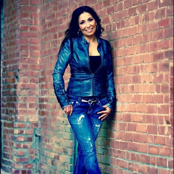 Meet your Posher, Allison - Picture 1 of 1